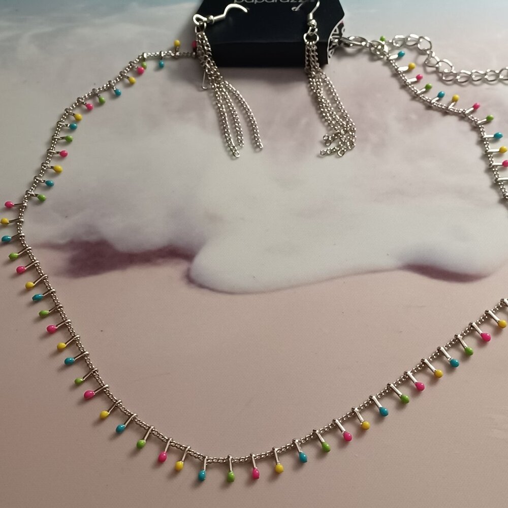 NWT PAPARAZZI HOLIDAY MULTI COLOR NECKLACE & EARRING SET